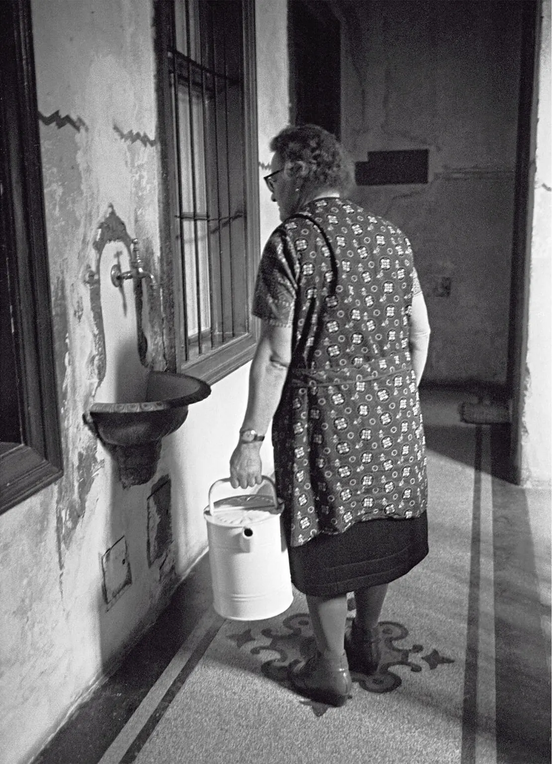 Wiener Bassenawohnungen gab es noch lange. Hier eine Aufnahme aus dem Jahr 1966. Foto: Votava/Imagno/picturedesk.com  