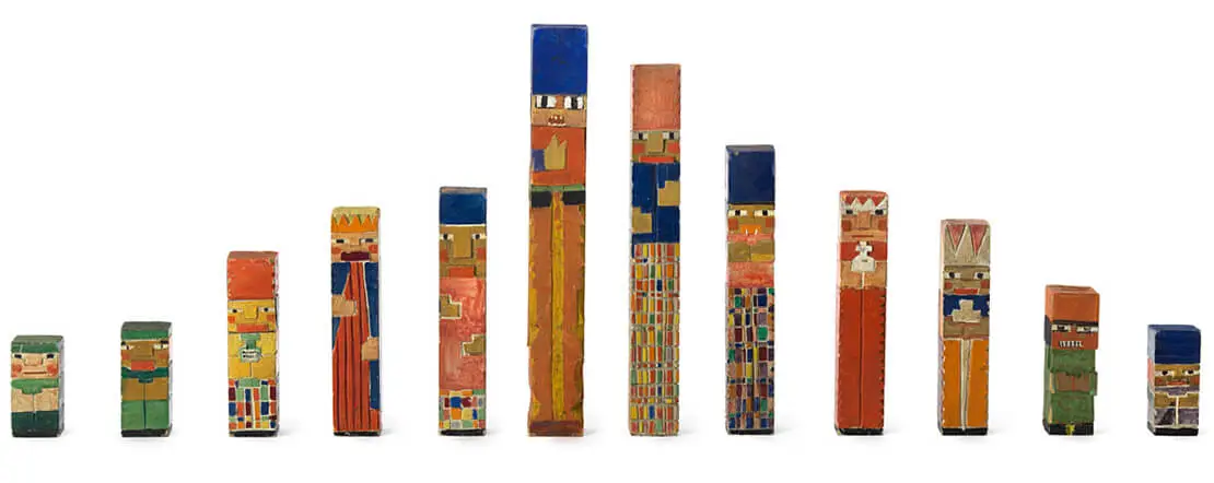 Lackierte Holz-Schachfiguren aus der Čižek-Klasse für Ornamentale Formenlehre, Wien Museum  