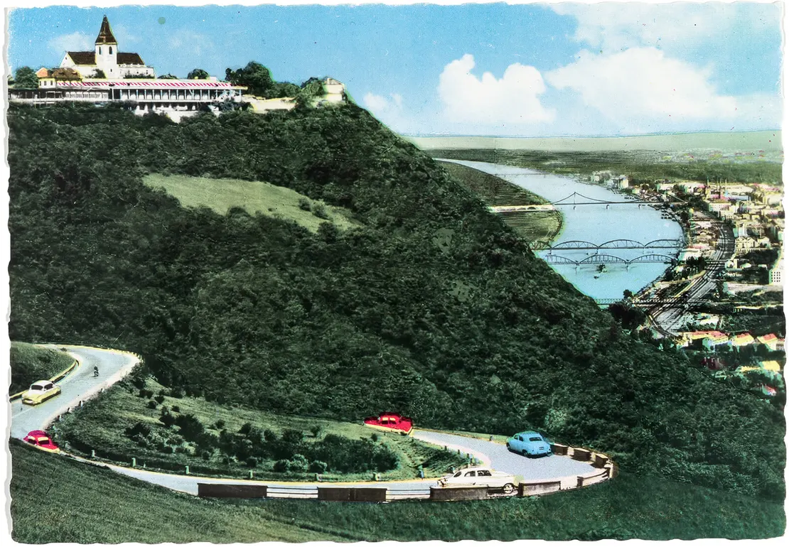 Kahlenberg mit Höhenstraße und Donau – Collage zusammengesetzt aus drei verschiedenen Perspektiven bzw. Ansichten, Verlag HDH, um 1960, Wien Museum  