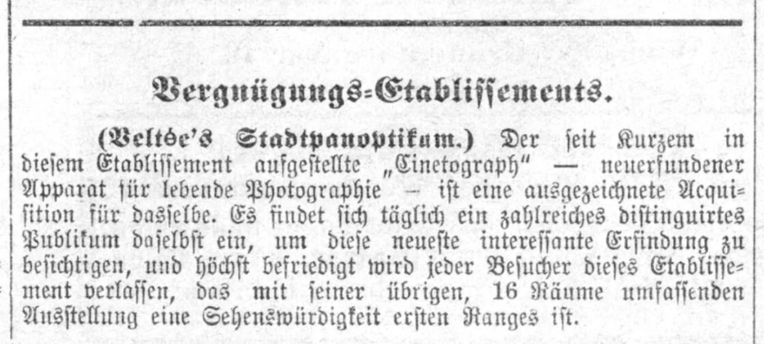 Die Zeitschrift „Kikeriki“ berichtet, dass in Veltées Stadtpanoptikum seit kurzem ein Cinetograph „lebende Photographie“ präsentiert. Kikeriki! Humoristisches Volksblatt, 15.11.1896, ÖNB / Anno