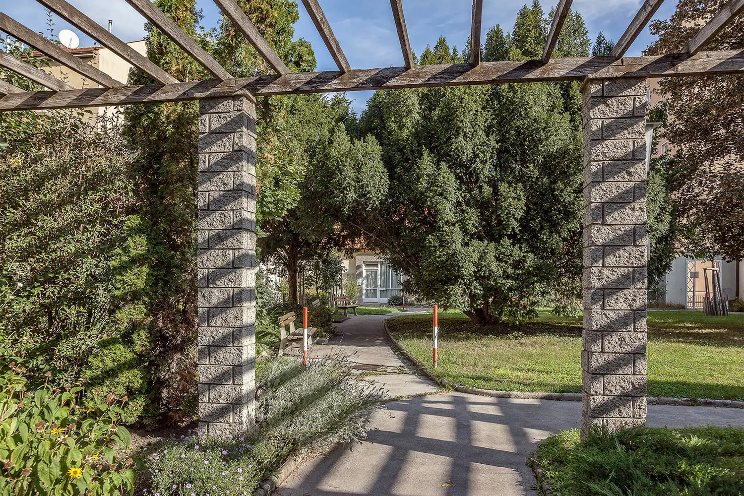 Blick auf die Wohneinheiten für ältere Menschen und Menschen mit Behinderung, Foto: Stephan Doleschal