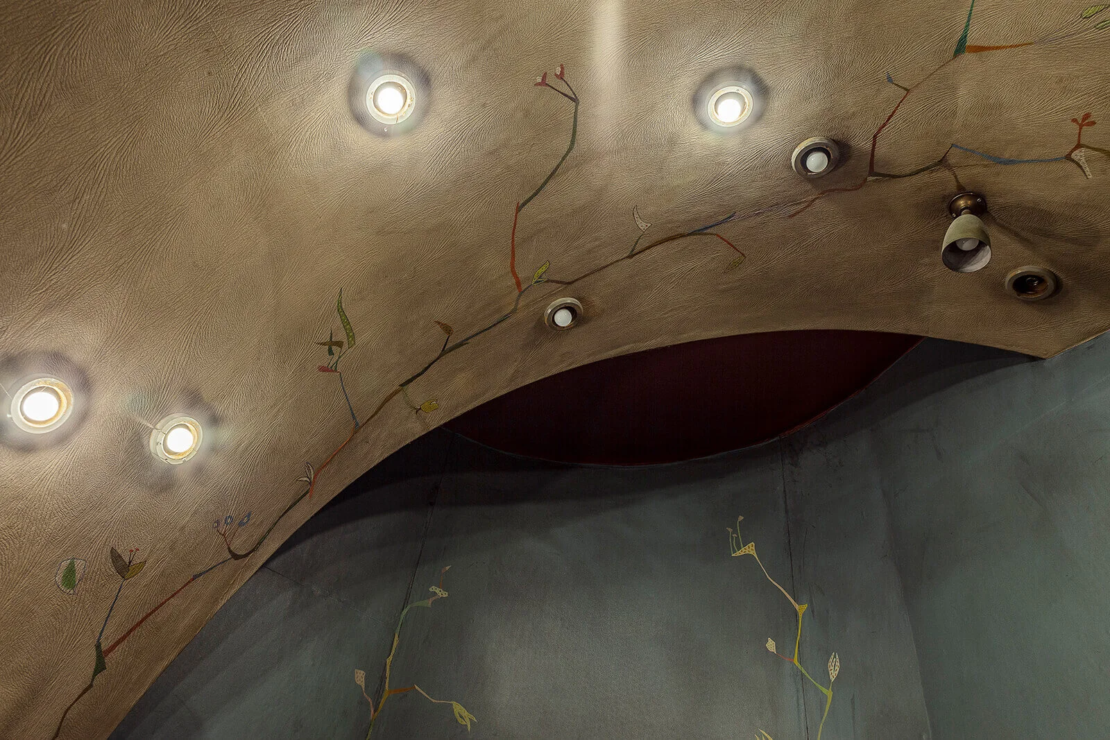 Tapezierung in der Abstellkammer des Filmcasinos, 1954, Foto: Stephan Doleschal  