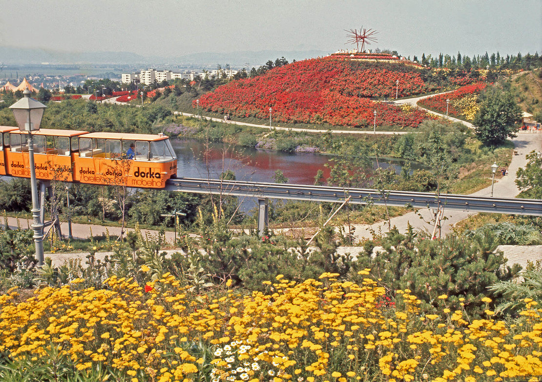 Blick zur Monorail und zum Rosengarten, 1974, Votava / brandstaetter images / picturedesk.com 