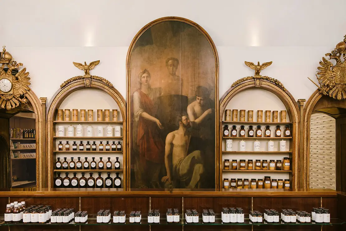 Apotheke zum römischen Kaiser, Wollzeile 13, Inneres der Offizin, Foto: Niko Havranek  