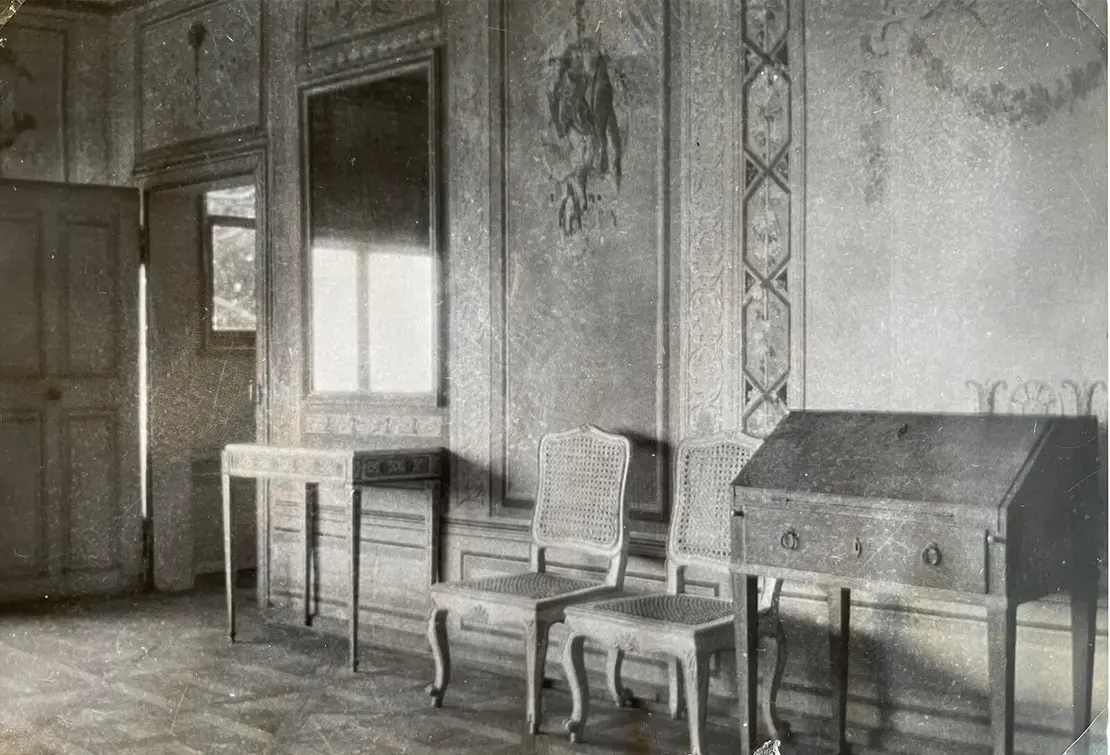 Innenansicht von Graf Lacys Haus im Holländerdörfl, undatierte Fotografie, Bezirksmuseum Hernals  