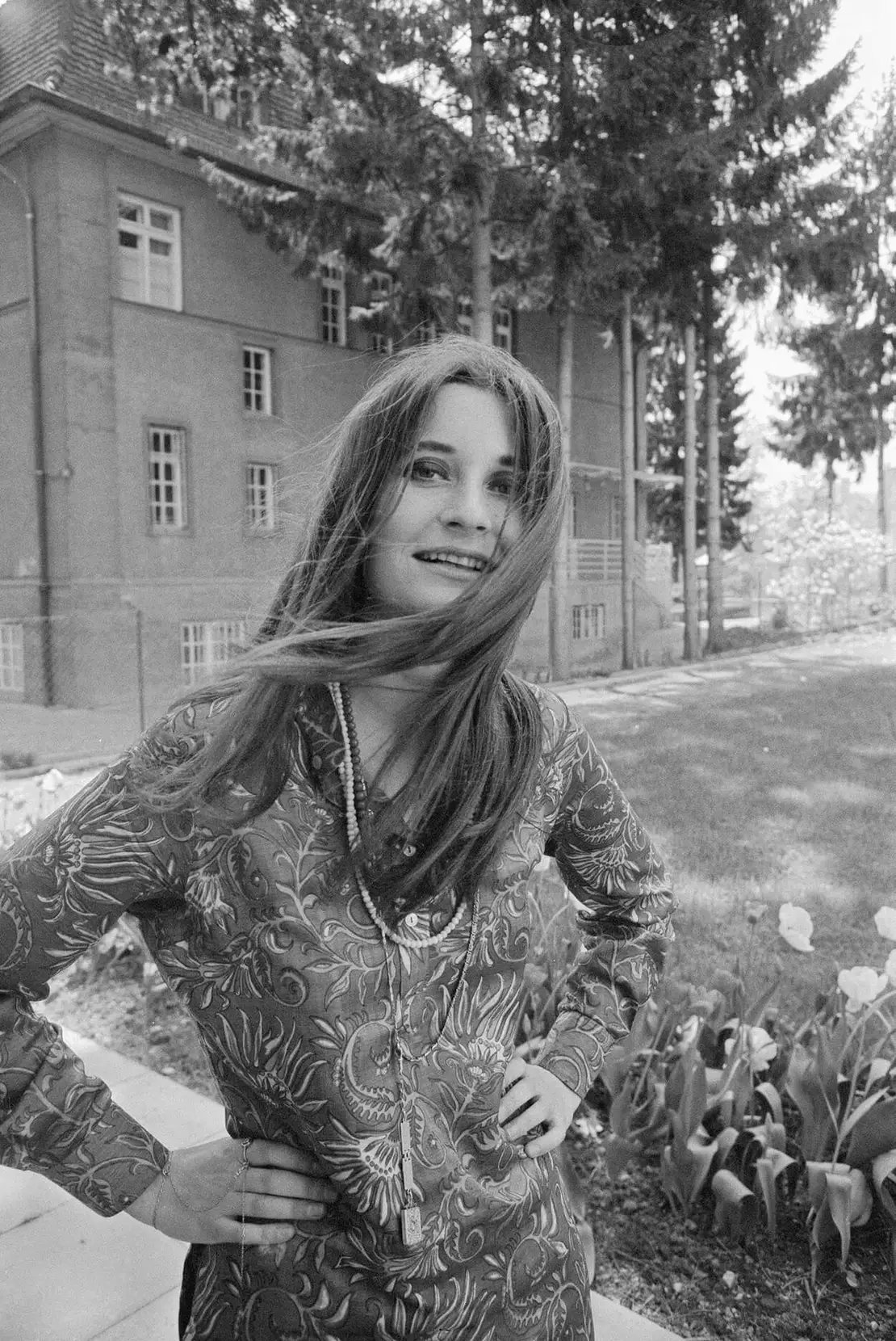 Otto Breicha: Elfriede Jelinek als Preisträgerin der Jugendkulturwoche, Innsbruck, 1969. brandstaetter images / picturedesk.com  