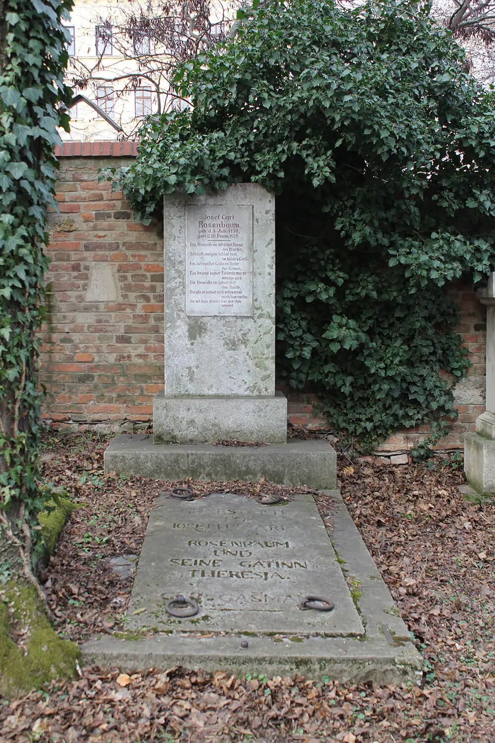 Das Grabdenkmal von Joseph Karl Rosenbaum und Therese Gaßmann im Gräberhain des Schubertparks, Foto: Christian Hlavac  