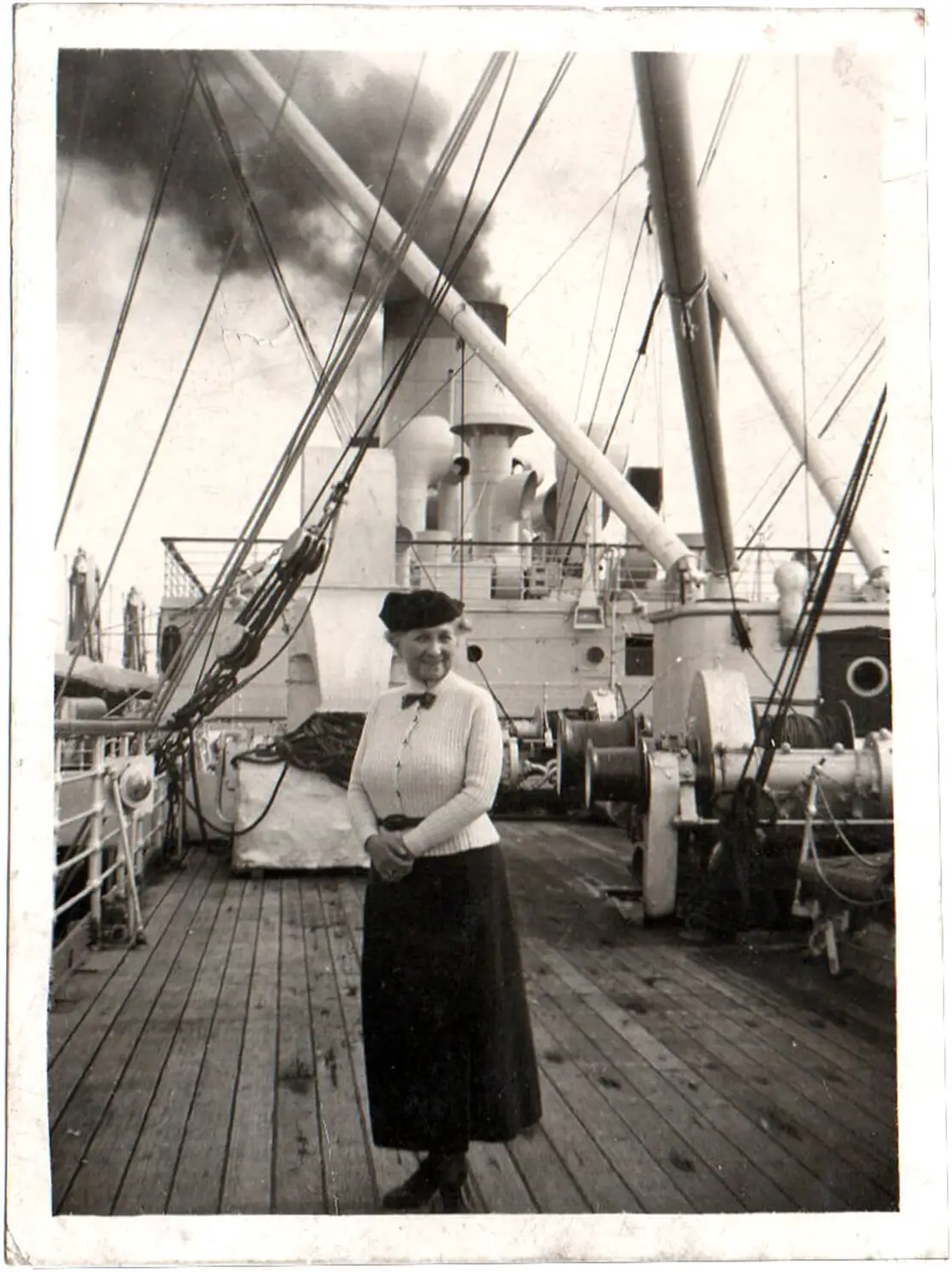 Louise Fleck am Passagierdampfer unterwegs von Shanghai zurück nach Wien, Privatarchiv / Nachlass Kolm-Veltée