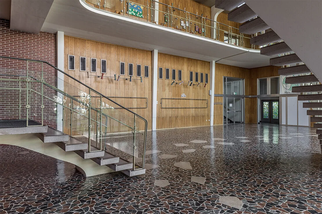 Aula der Hans Radl Schule, Architekt Viktor Adler, 1959, Foto: Stephan Doleschal  