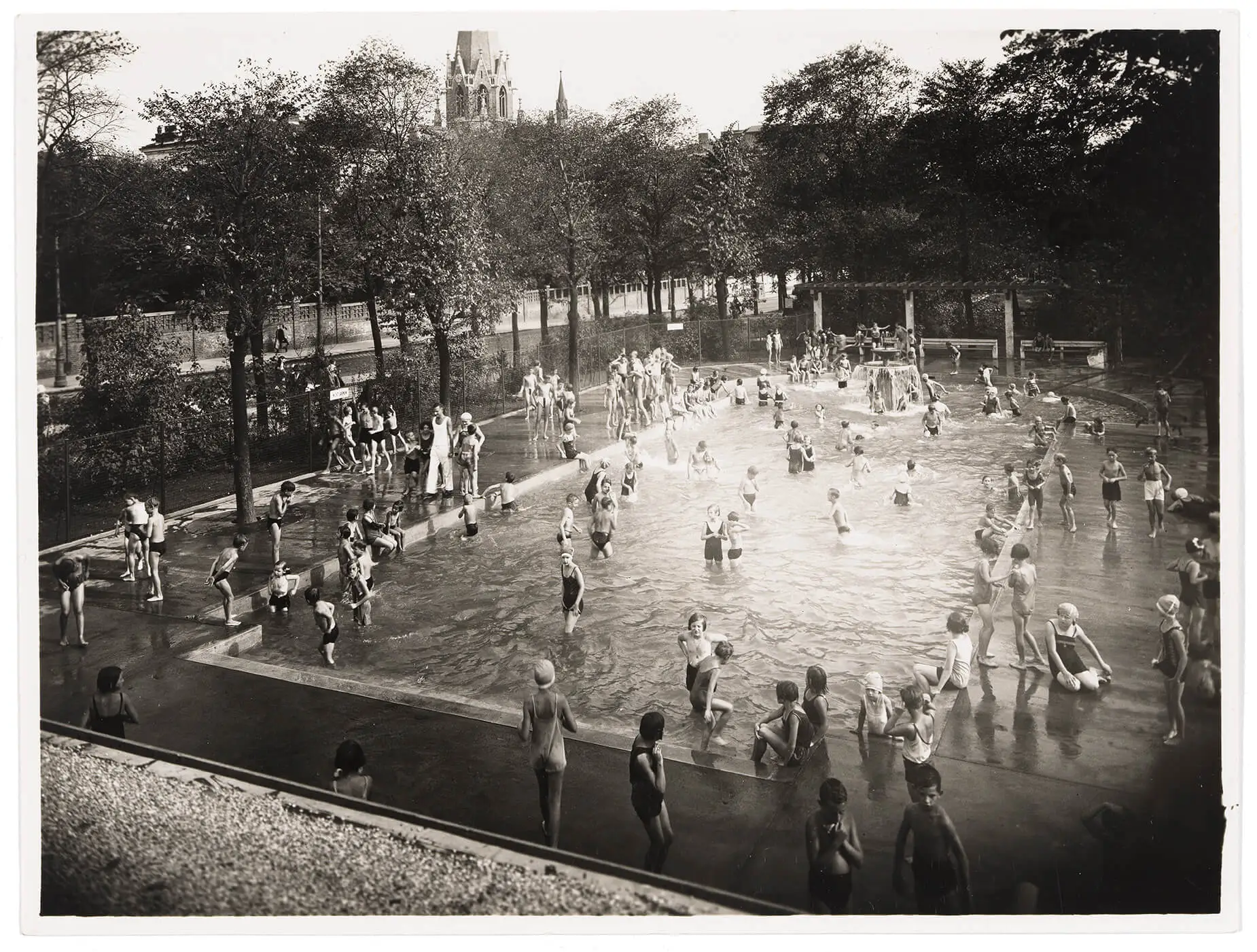 Fritz Sauer, 7., Kinderfreibad Neubaugürtel, Blick gegen das Becken, ab 1930, Repro: Peter Kainz, Wien Museum