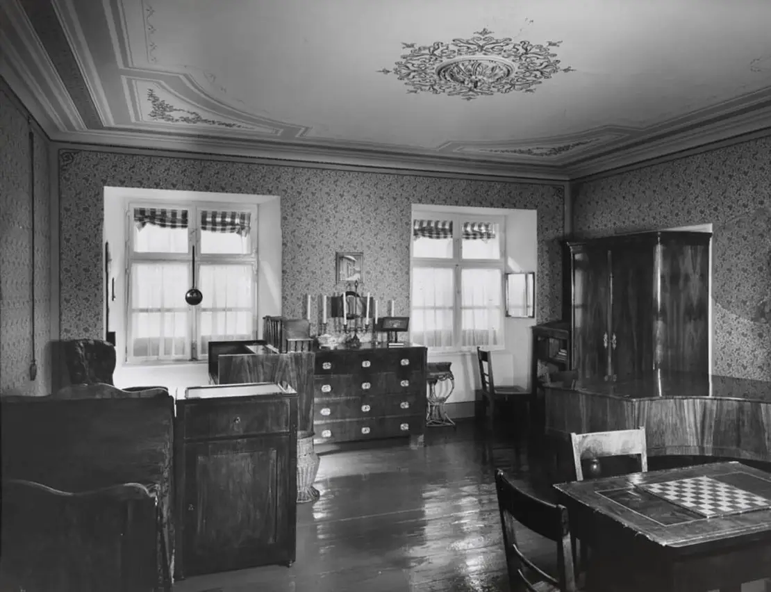 Das Wohnzimmer der Grillparzer-Wohnung im Historischen Museum der Stadt Wien, Zustand 1961, Foto: Lucca Chmel, Wien Museum  