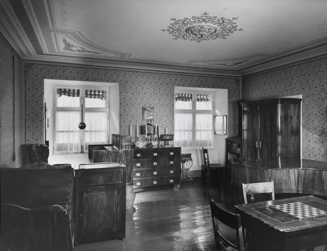 Das Wohnzimmer der Grillparzer-Wohnung im Historischen Museum der Stadt Wien, Zustand 1961, Foto: Lucca Chmel, Wien Museum 