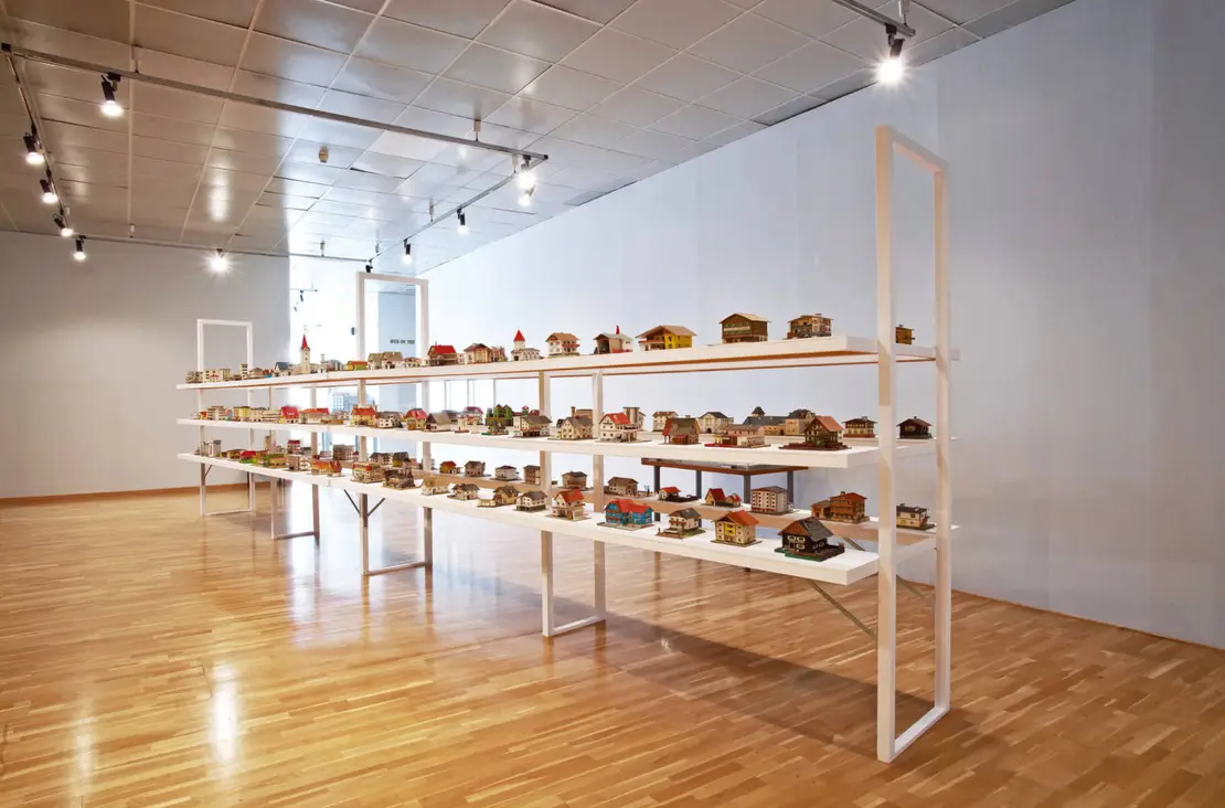 Die Fritz-Häuser im Rahmen der Ausstellung „Fifty-Fifty“, Wien Museum, 2009