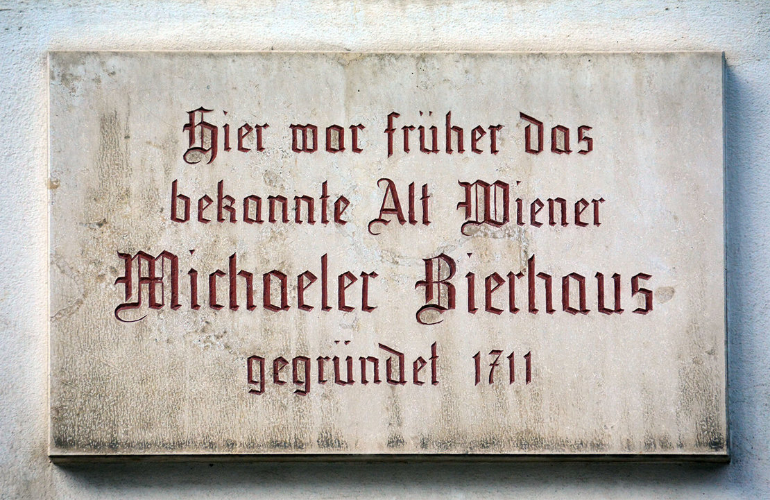 Die Gedenktafel am Haus, Foto: Wikimedia Commons/GuentherZ  