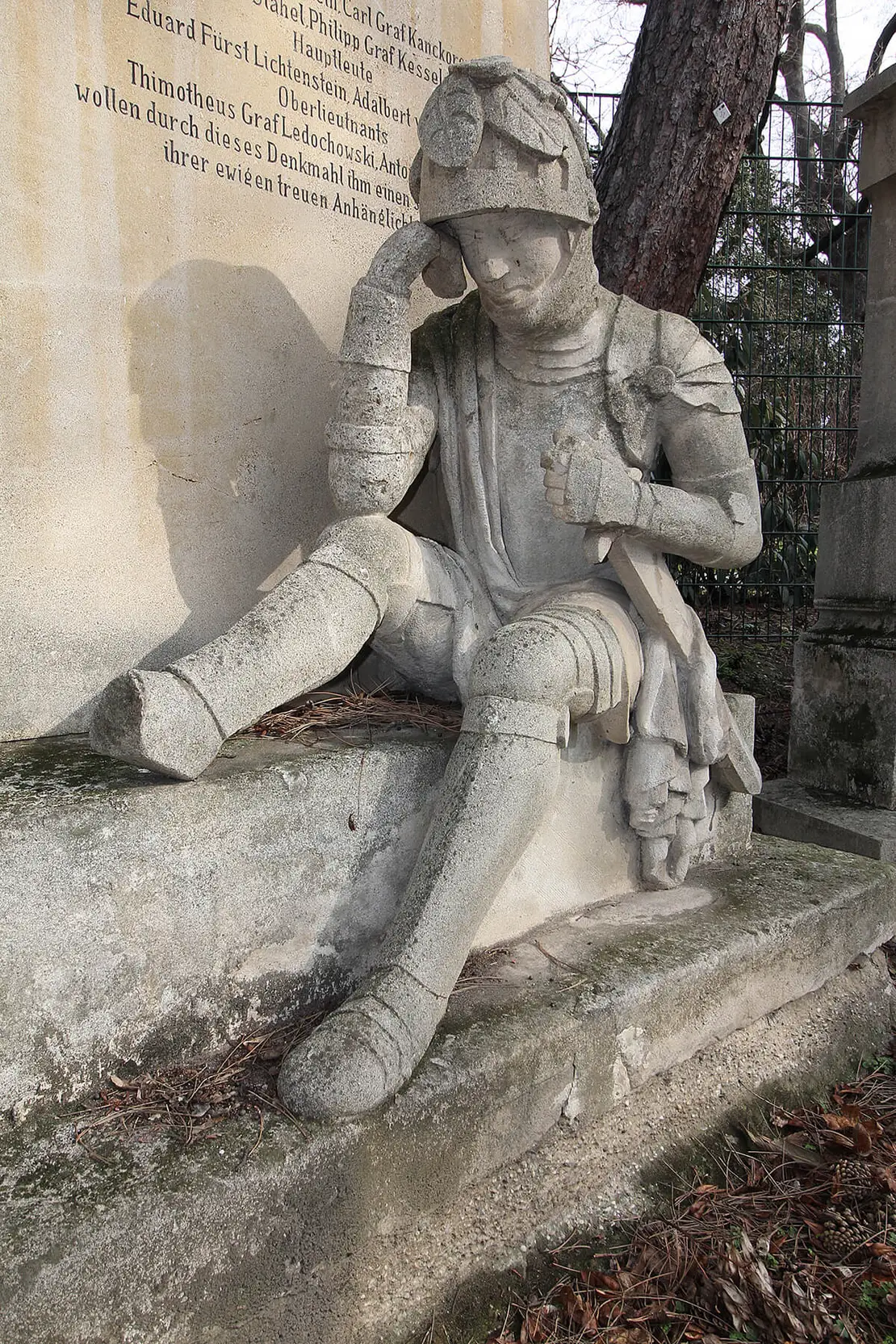Grab des Oberleutnants Rudolf Graf von Nesselrode Ereschhoven im Gräberhain des Waldmüllerparks, Foto: Christian Hlavac  