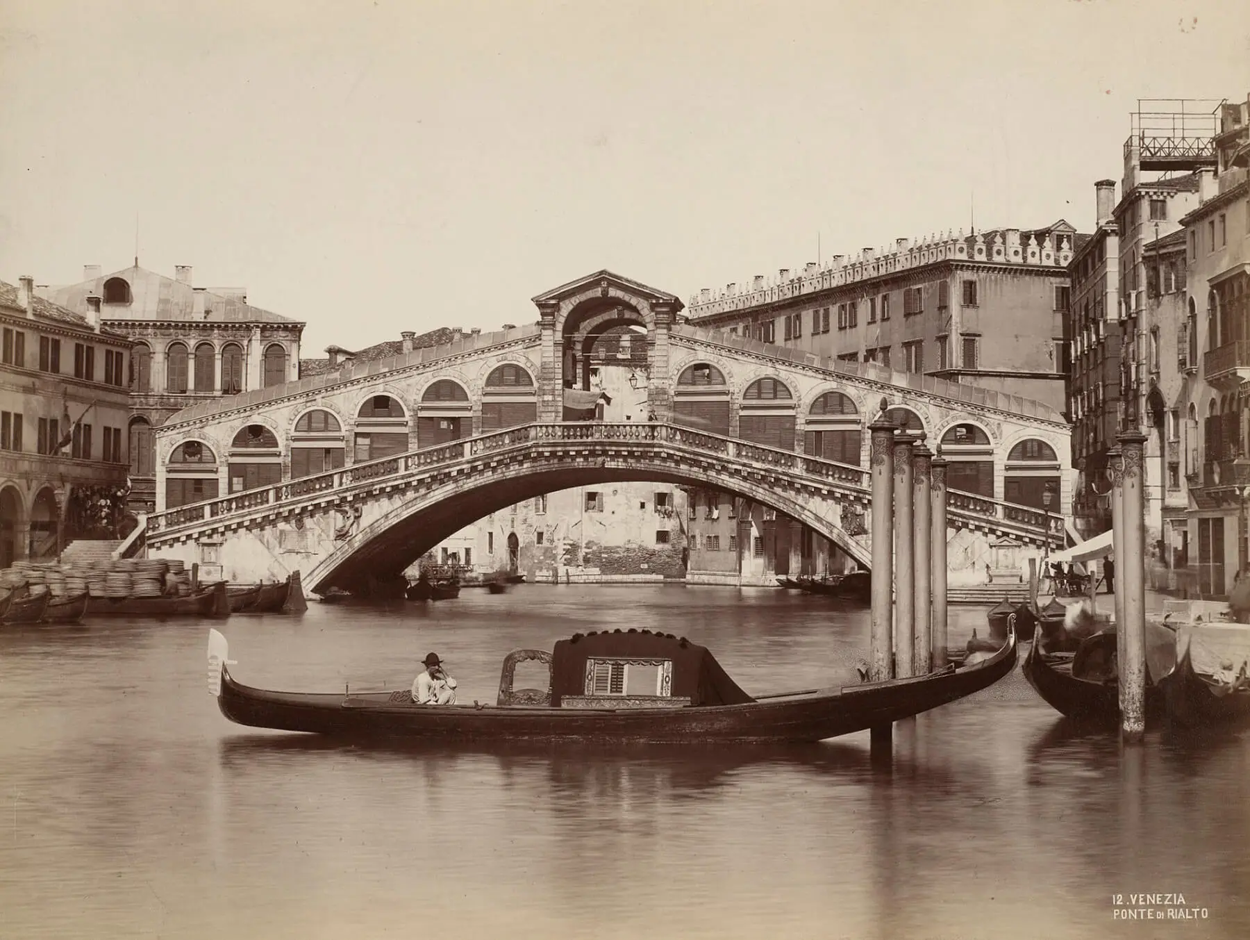 Die Rialto-Brücke in Venedig, Foto: Carlo Naya, 1870-1880; Städel Museum, Frankfurt am Main