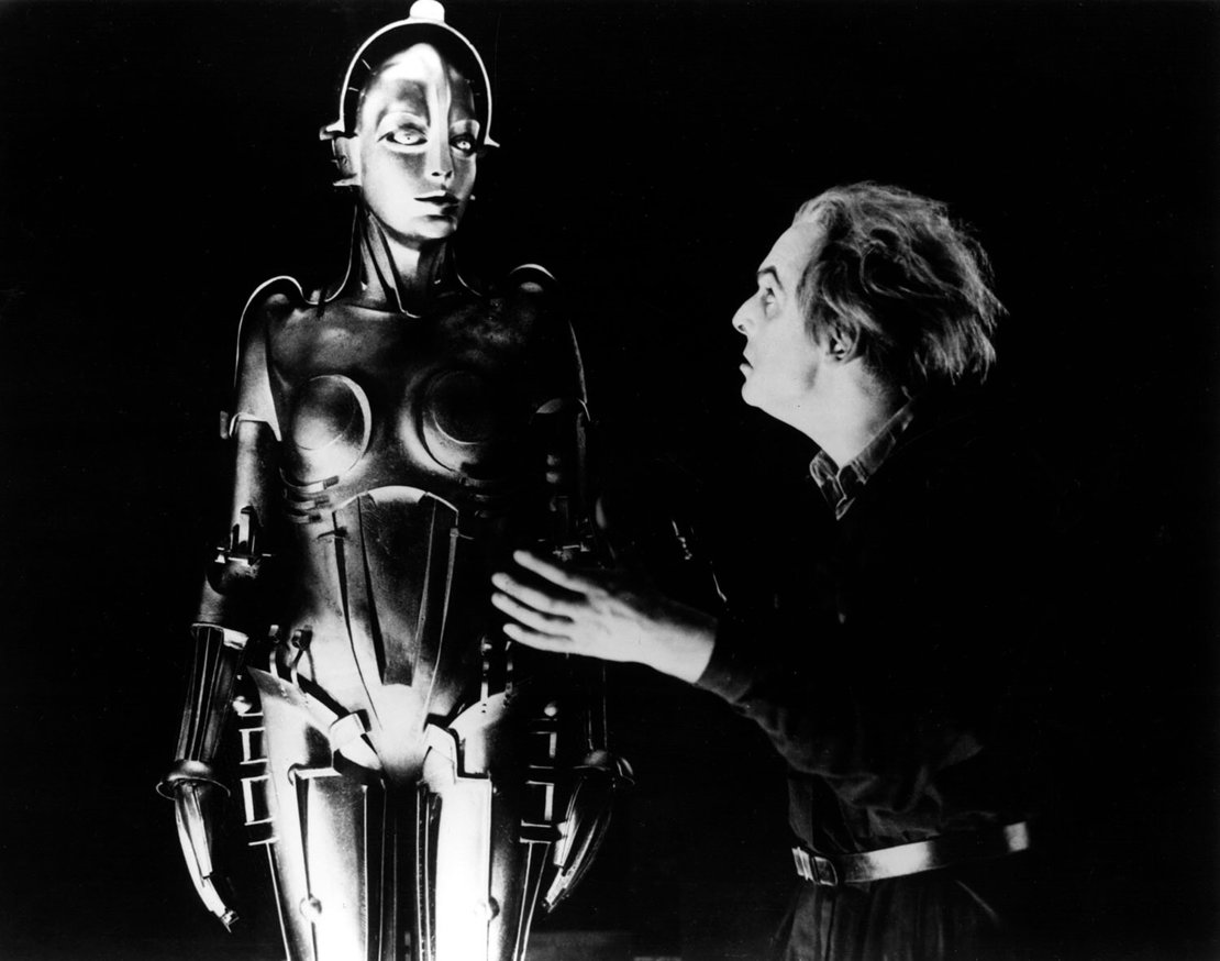 Die „Maschinen-Maria“ (hier mit dem vom Rudolf Klein-Rogge gespielten Wissenschaftler Rotwang) in Fritz Langs „Metropolis“, 1927, Everett Collection / picturedesk.com 