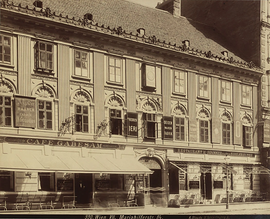 Café Gabesam mit Schanigarten auf der Mariahilfer Straße 84, Fotografie von August Stauda, um 1902, Wien Museum