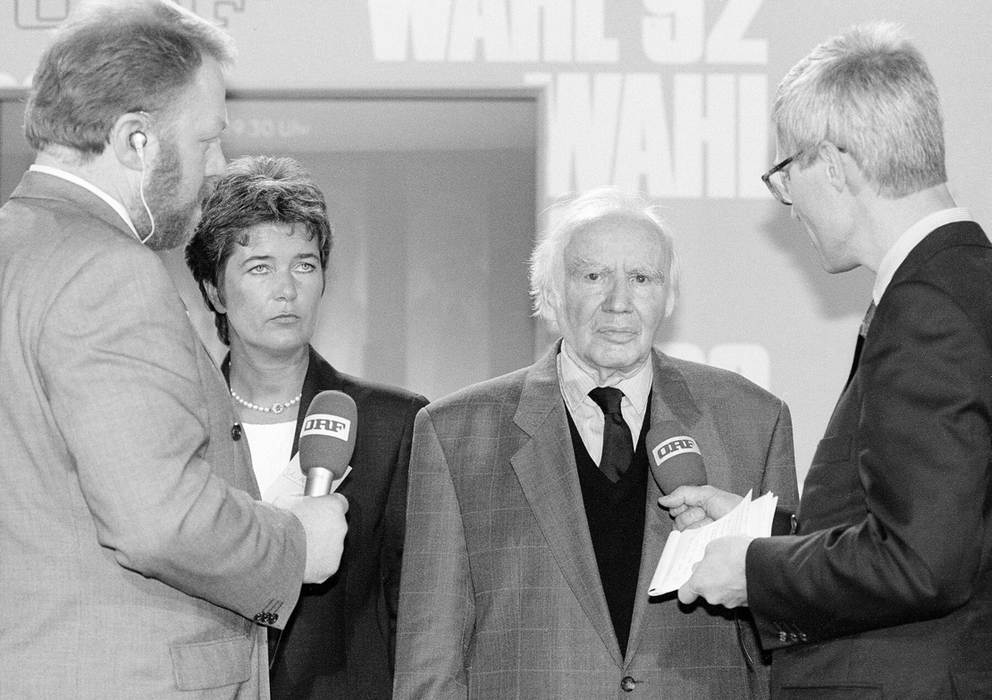 Interview nach Bekanntgabe des Wahlergebnisses, links Heide Schmidt und ORF-Moderator Elmar Oberhauser, Foto: Barbara Gindl / APA-Archiv / picturedesk.com