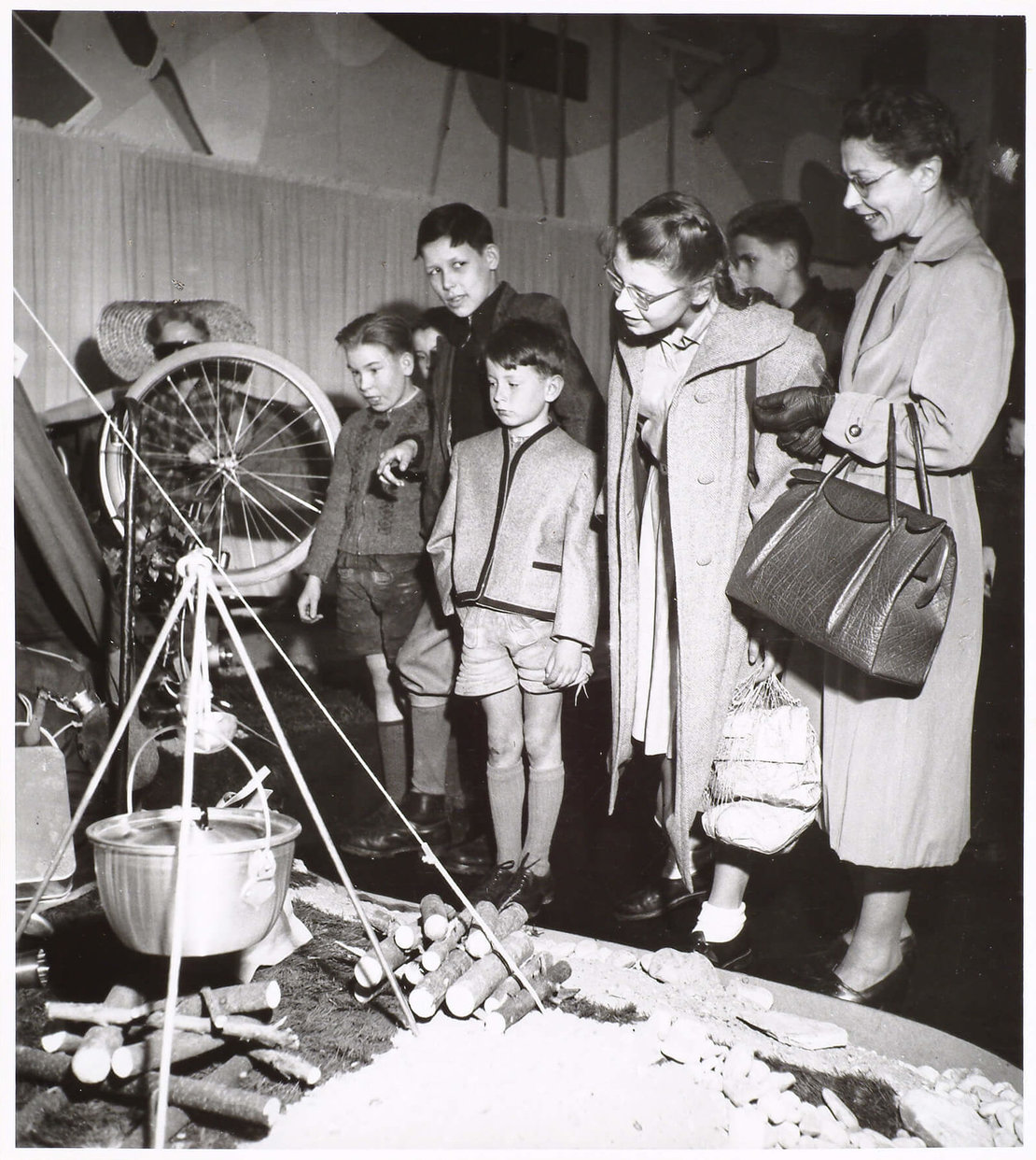 Camping-Ausstellung im Kaufhaus Gerngross, 1953 (Foto: Photo-Atelier Maria Wölfl), Wien Museum 