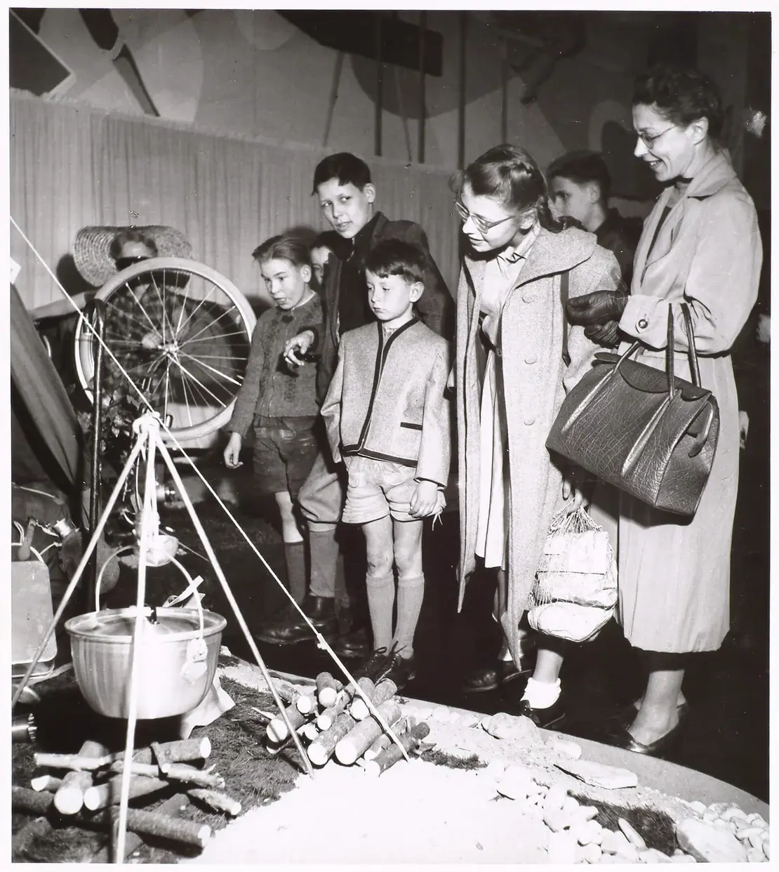 Camping-Ausstellung im Kaufhaus Gerngross, 1953 (Foto: Photo-Atelier Maria Wölfl), Wien Museum  