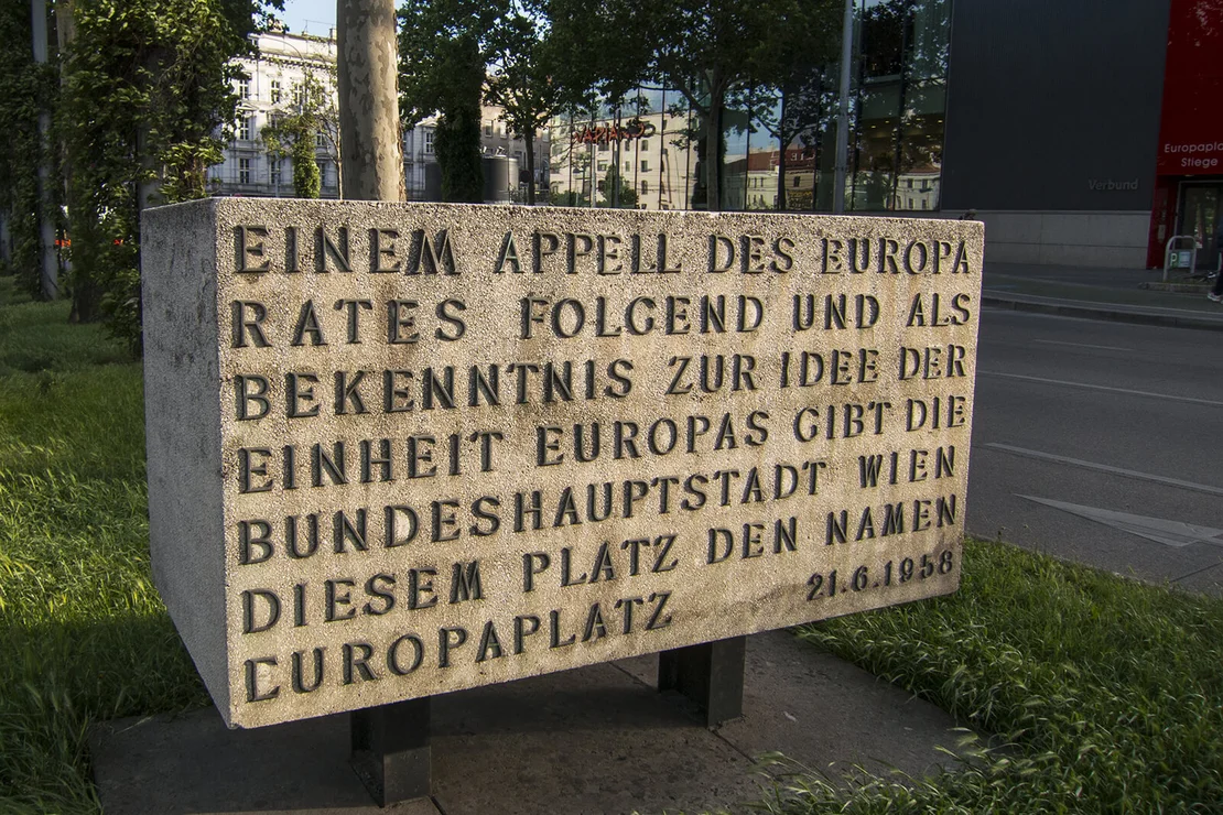 Memorial „Europaplatz“ vor dem Westbahnhof, 2014, Foto: Thomas Ledl/Wikimedia Commons  