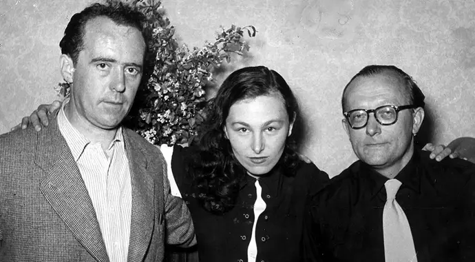 Ilse Aichinger bei einem Treffen der Gruppe 47 mit Heinrich Böll (l.) und Günther Eich (r.), 1952, Foto: Ullstein Bild / picturedesk.com