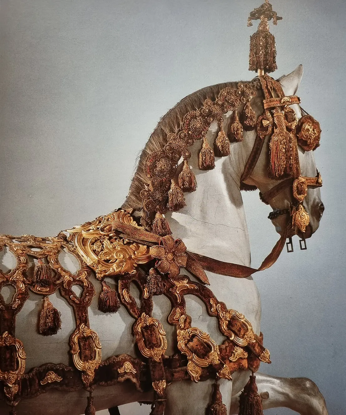 Foto aus dem Katalog „Joseph Wenzel von Liechtenstein: Fürst und Diplomat im Europa des 18. Jahrhunderts„Biba", 1990, LIECHTENSTEIN. The Princely Collections, Vaduz-Vienna