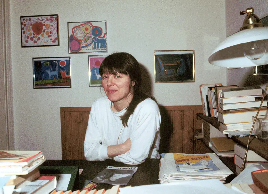 Brigitte Schwaiger in ihrer Wohnung, um 1980, Foto: Votava / brandstaetter images / picturedesk.com  