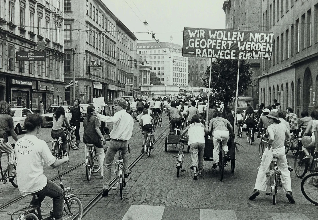 Radfahrerdemonstration Praterstraße/Ringstraße/Rathausplatz, 9. Juni 1979, Foto: Peter und Walpurga Hirsch / Wien Museum Inv.-Nr. 300277/4/11A  