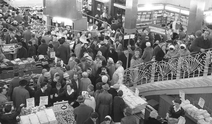 Goldener Sonntag im Kaufhaus Gerngross auf der Mariahilfer Straße, 18. Dezember 1960, Foto: Votava / Imagno / picturedesk.com