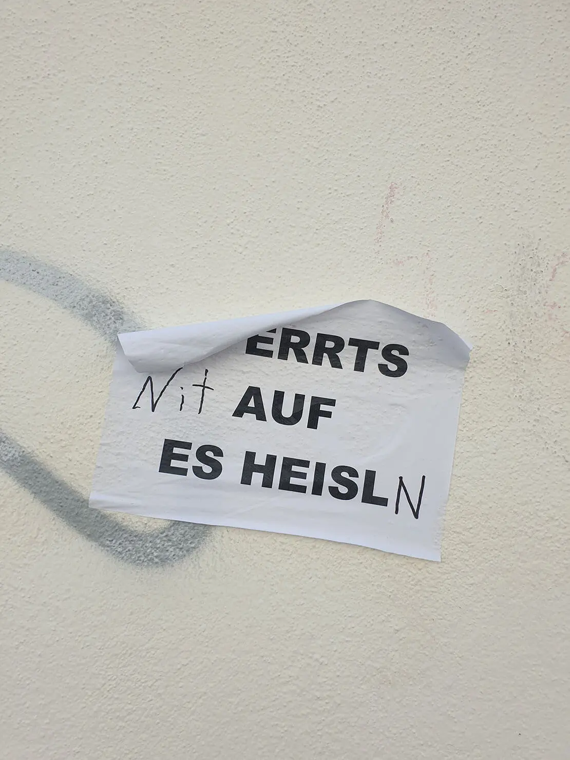 Diskurse am Augarten: „Sperrts (nit) auf es Heisl(n)“. Unbekannt, Augarten, April 2020, Foto: Karina Karadensky, Wien Museum