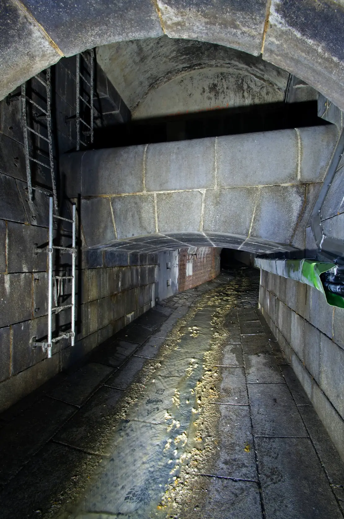 So sieht die Kreuzung von unten aus dem früheren Bachbett aus. Foto: Thomas Keplinger