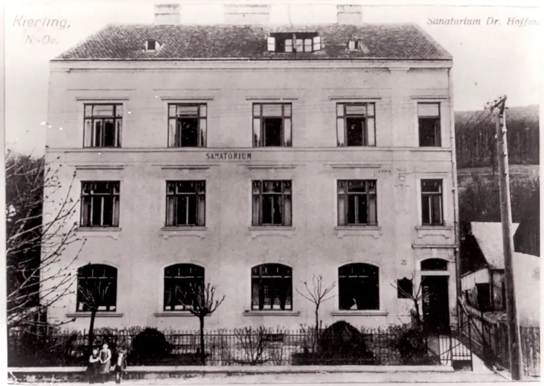 Das Sanatorium in Kierling, in dem Franz Kafka am 3. Juni 1924 starb, auf einer zeitgenössischen Fotografie, Österreichische Franz Kafka Gesellschaft
