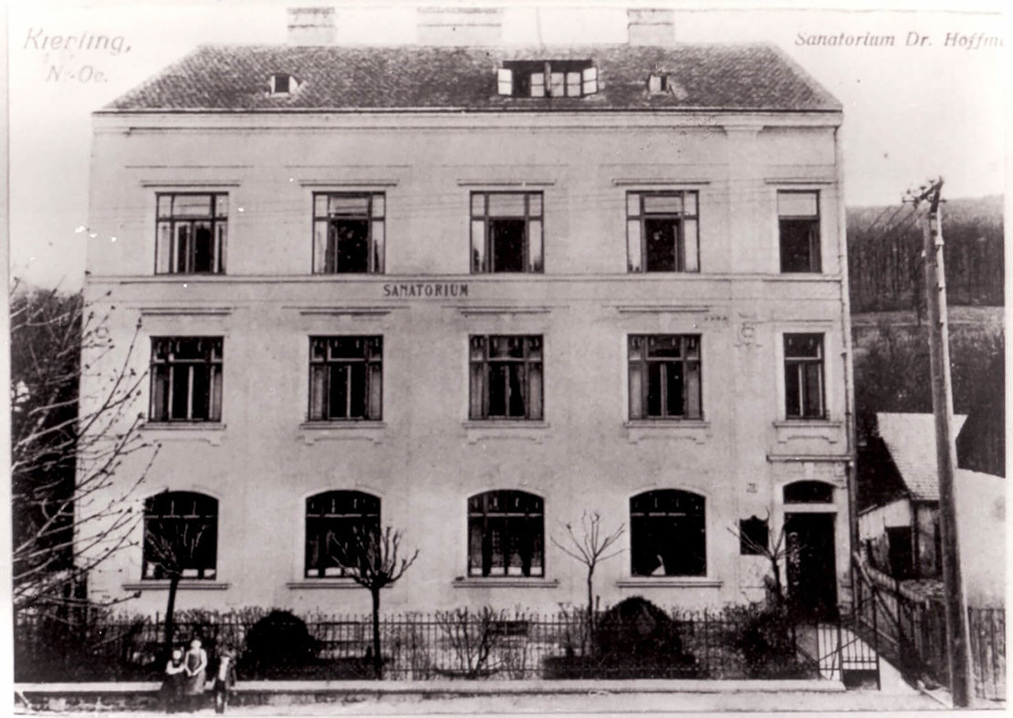 Das Sanatorium in Kierling, in dem Franz Kafka am 3. Juni 1924 starb, auf einer zeitgenössischen Fotografie, Österreichische Franz Kafka Gesellschaft 