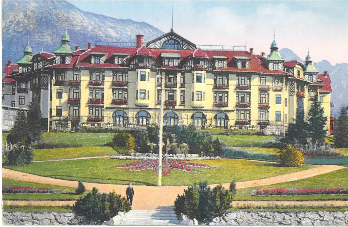 Das Grand Hotel Alt-Schmecks im Sommer...  