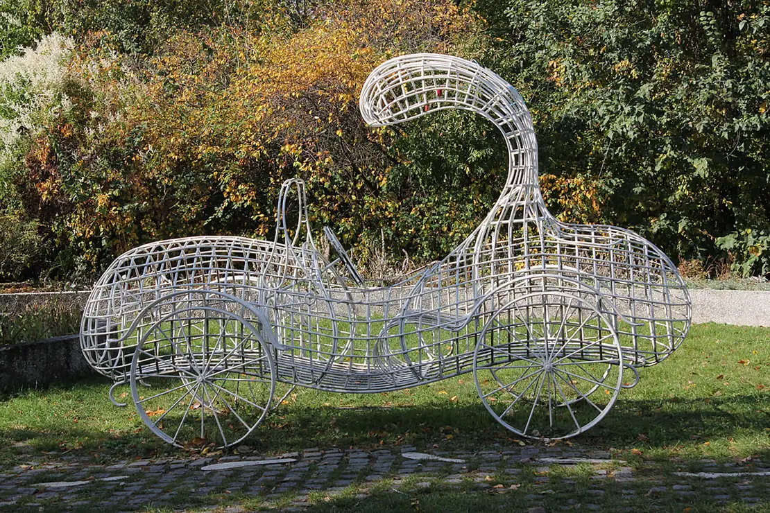 Das „Glücksauto“ im Paradiesgarten. Foto: Christian Hlavac