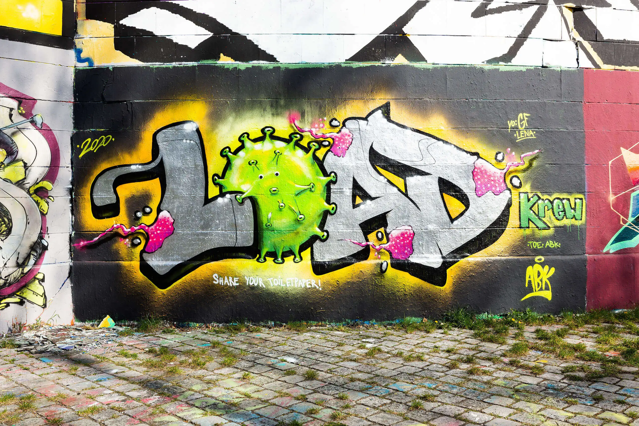 Die „Load-Krew“ ermahnt uns, unser Klopapier zu teilen. ABK (Load Crew), Donaukanal, März 2020, Foto: Elodie Grethen, Wien Museum