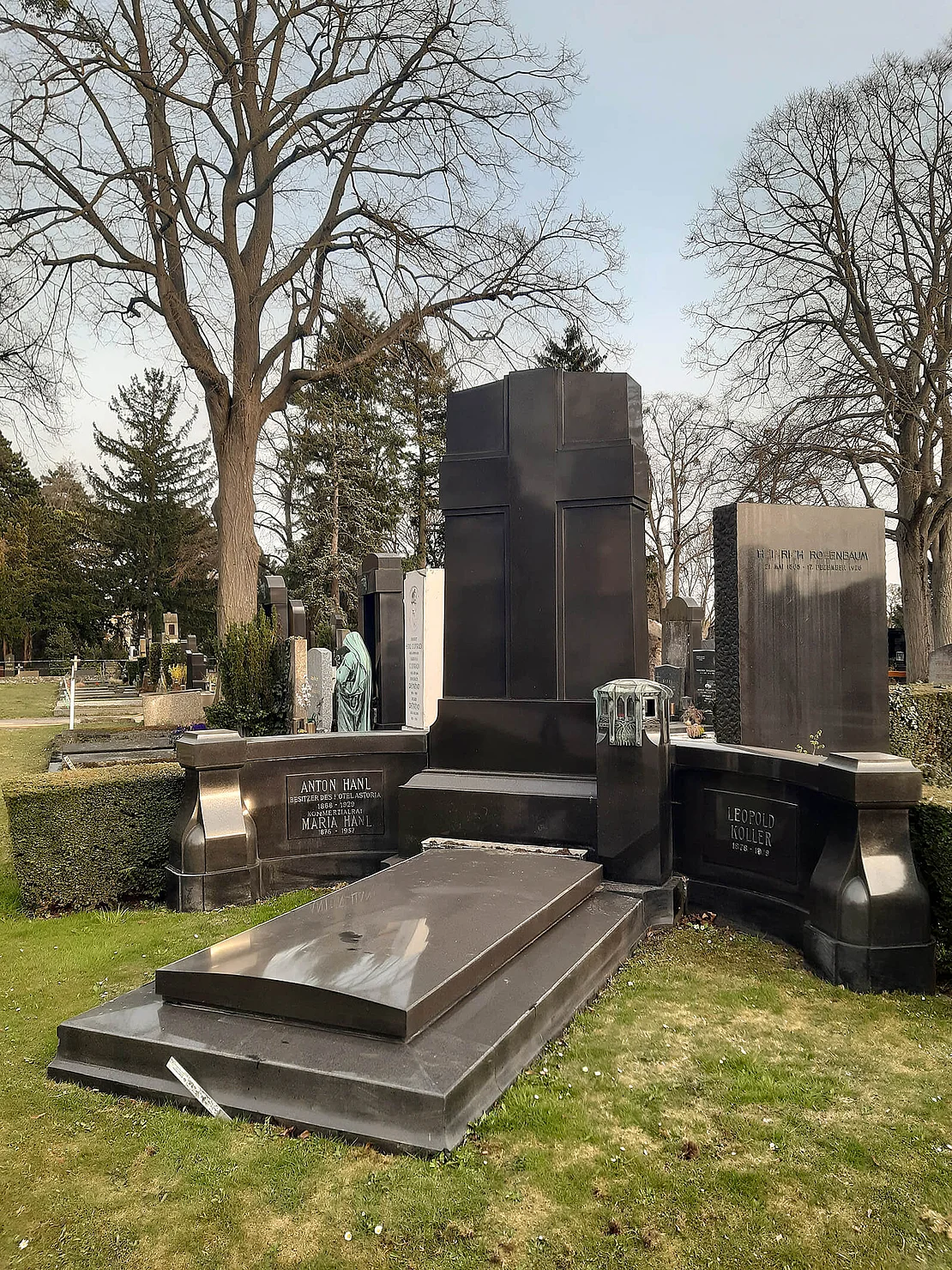 Grab von Anton und Maria Hanl am Hietzinger Friedhof, Foto: Peter Payer, 2026, Sammlung Peter Payer  