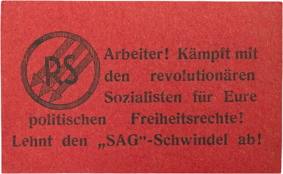 Streuzettel der Revolutionären Sozialisten. Quelle: WStlA, M.Abt. 230, A2 – Q – Abschrankung, notstandspolizeiliche Maßnahmen, Kt. 1, Zl. 648/1938. Die SAG war die Soziale Arbeitsgemeinschaft innerhalb der Vaterländischen Front (VF), der Einheitspartei des faschistischen Ständestaats. Sie war als politische Vertretung der Arbeitnehmer:innen gedacht und diente dem Zweck, auch Sozialdemokrat:innen zur aktiven Teilnahme am System des Ständestaats zu bewegen.   