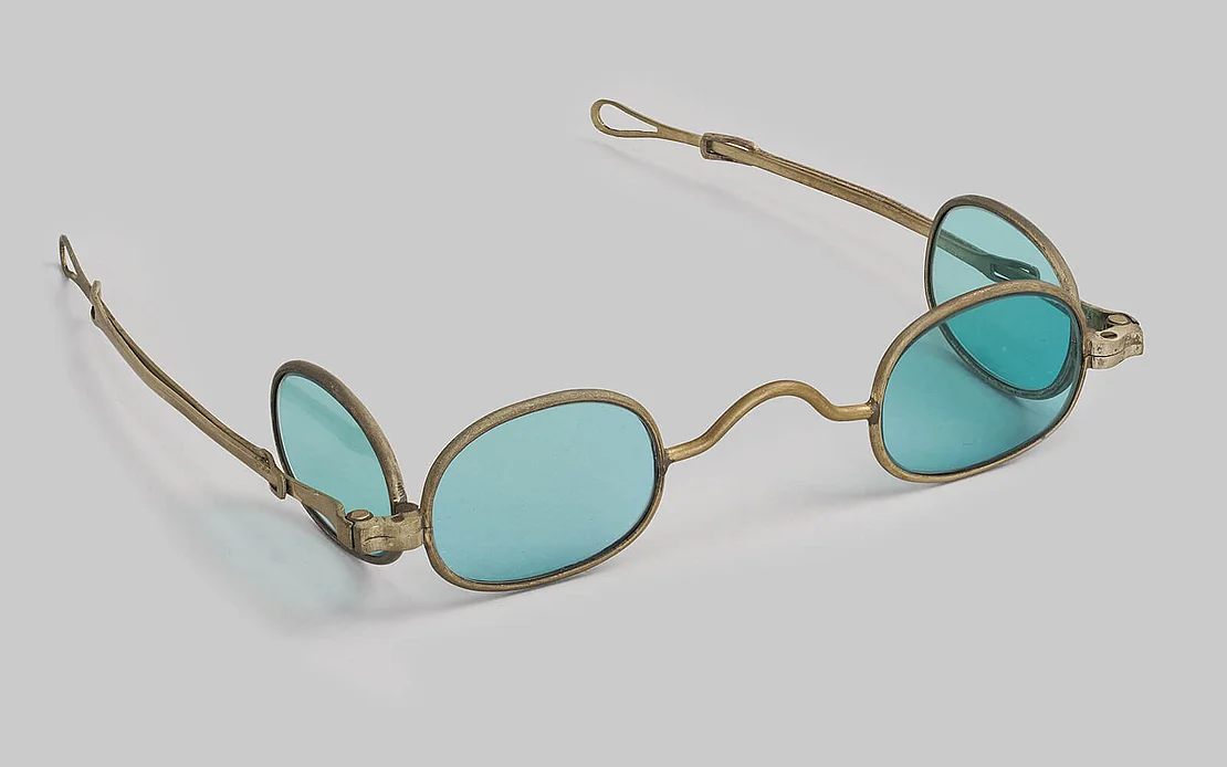 Sonnenbrille für Kutscher, 1860, Metallfassung, grüne Gläser, Foto: TimTom, Wien Museum  