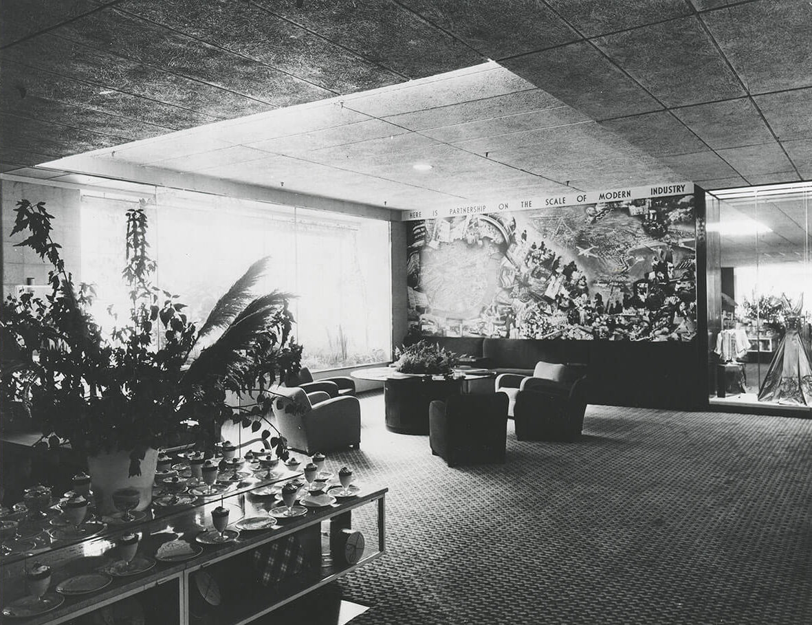 Das Restaurant mit Fotomontage von Robert Haas, um 1938/39, Bauhaus-Archiv Berlin, © Daniela Singer 