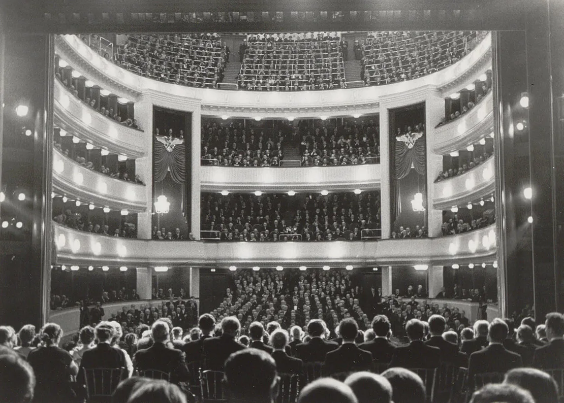 Burgtheater-Wiedereröffnung am 15. Oktober 1955 mit Grillparzers „König Ottokars Glück und Ende“, Foto: Ernst Hausknost, Wien Museum  
