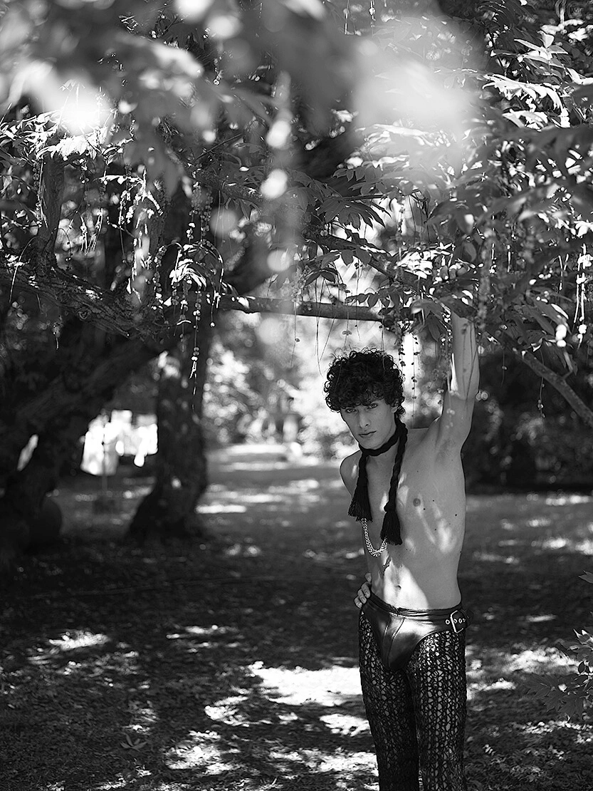 Gehäkelte Lederhose aus der ersten Kollektion von Marcos Valenzuela, 2007. Ab diesem Zeitpunkt verschrieb sich Tiberius ganz der handwerklichen Fertigung. Foto: Andrea Diglas  