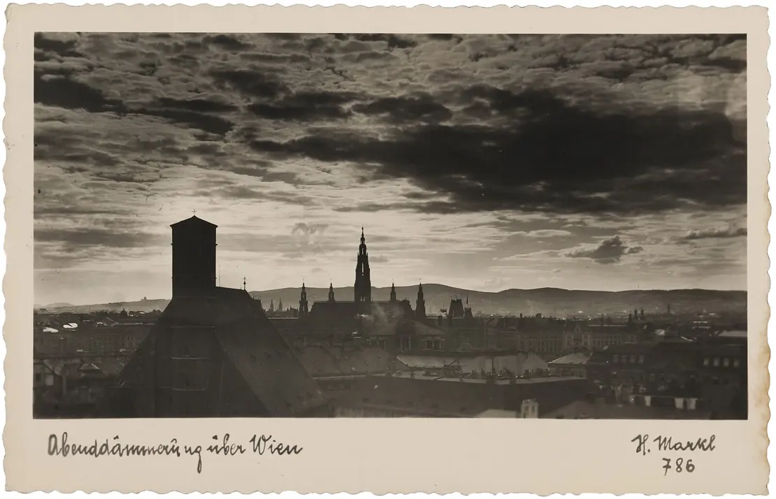 Wien-Panorama mit Minoritenkirche und Rathaus, um 1930, Silbergelatinepapier, Fotograf und Verleger: H. Markl, Wien Museum