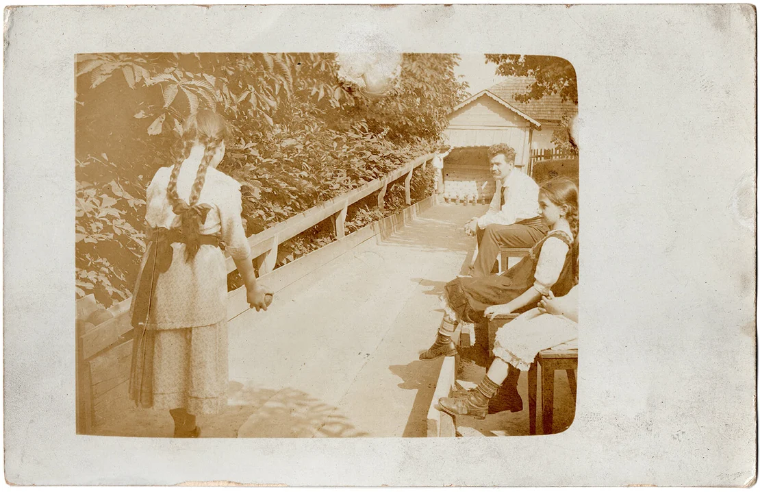 „Liebstes Herzerl! Sende Dir mein Sonntagsvergnügen, wäre mir lieb Dich auch dabei zu haben und mein Buberl müsste alle 9 auf 1 Schub machen. (…)“, Ansichtskarte an B. Wottle nach Freiwaldau/Schlesien, gestempelt Wien, 28.5.1914. Archiv A. Göttche   