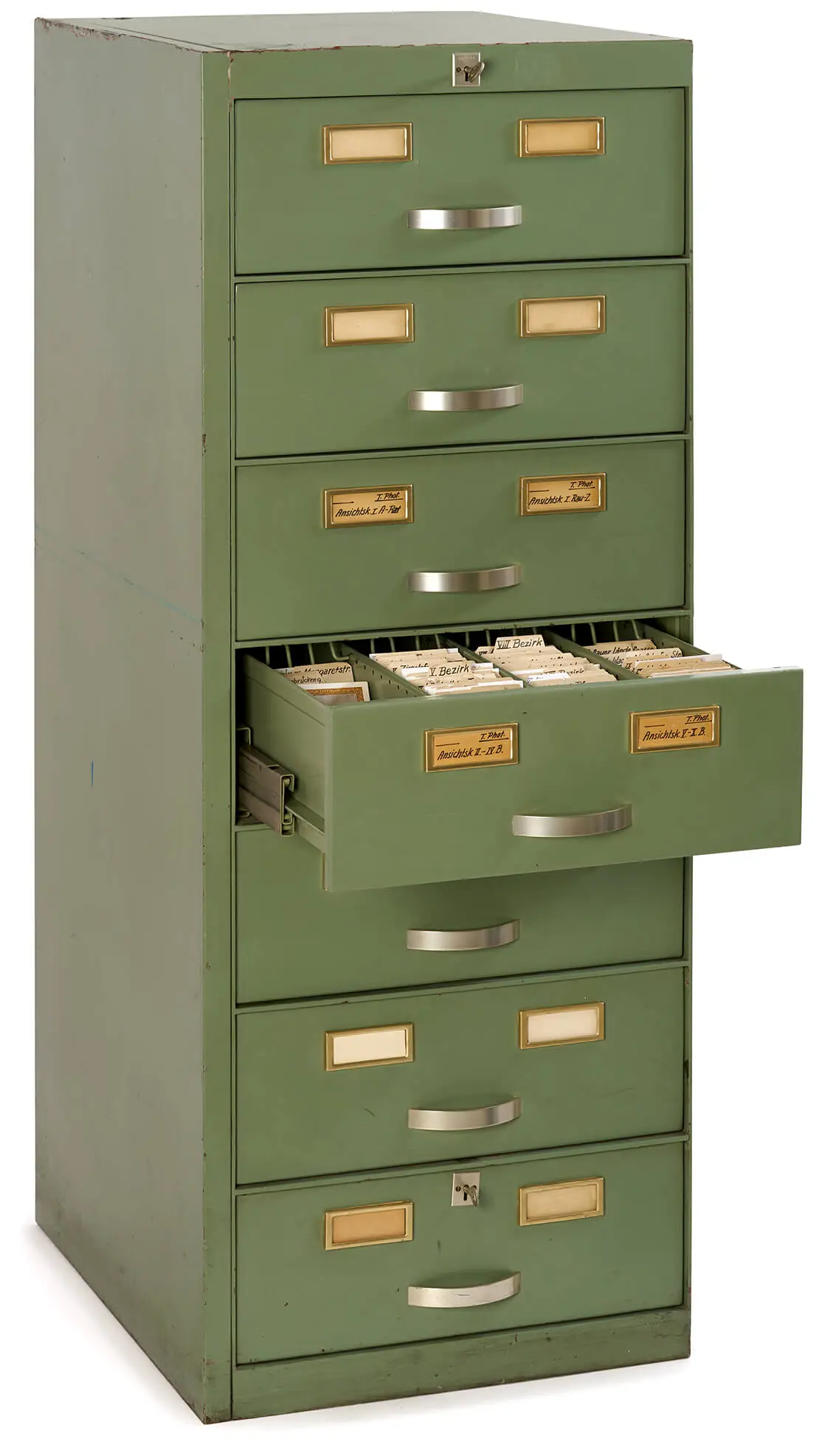 Archivschrank für die topografische Sammlung des Historischen Museums der Stadt Wien, um 1960 (verwendet bis 2016 u.a. für Ansichtskarten), Wien Museum