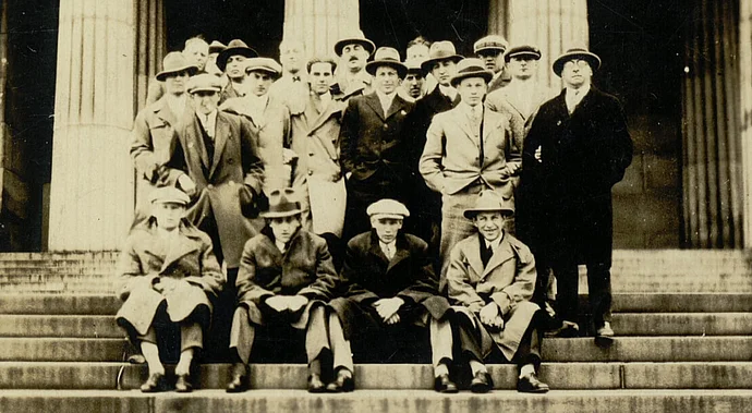 Hakoah-Fußballspieler und Funktionäre auf der Treppe eines Gebäudes in New York, JMW, Inv. Nr. 15620
