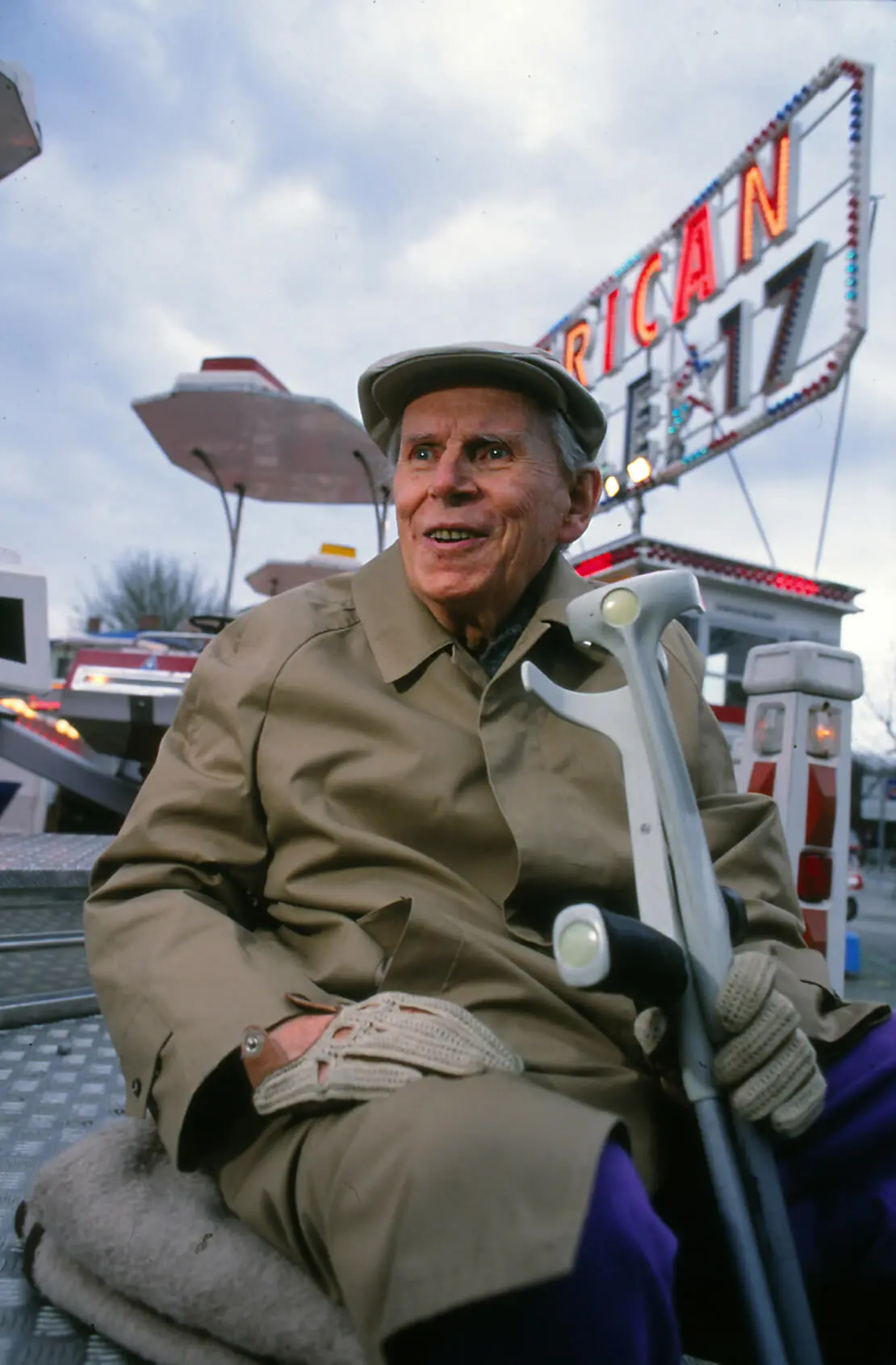 Martin Vukovits: Viktor Matejka im Wurstelprater, 1992. Matejka, der 1901 geboren wurde, starb am 2. April 1993.