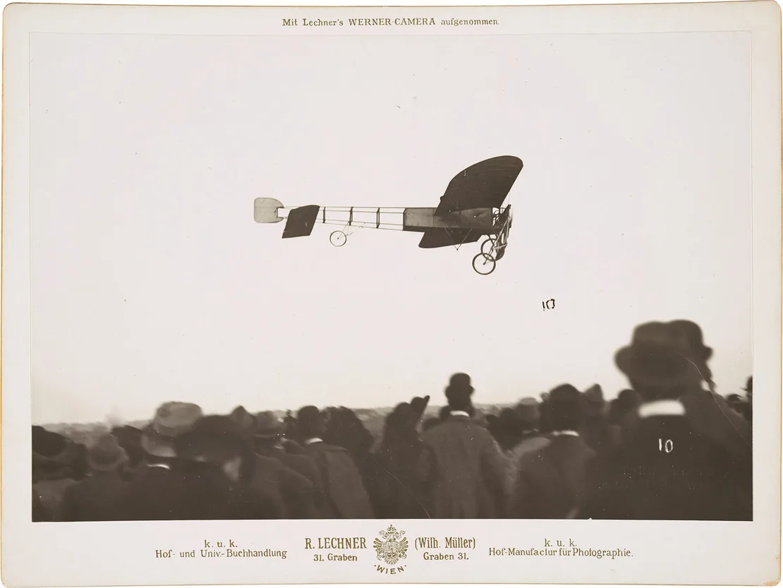 Flug des französischen Luftschiffers Bleriot auf der Simmeringer Haide, 1909, Wien Museum, Inv.-Nr. 34018/5